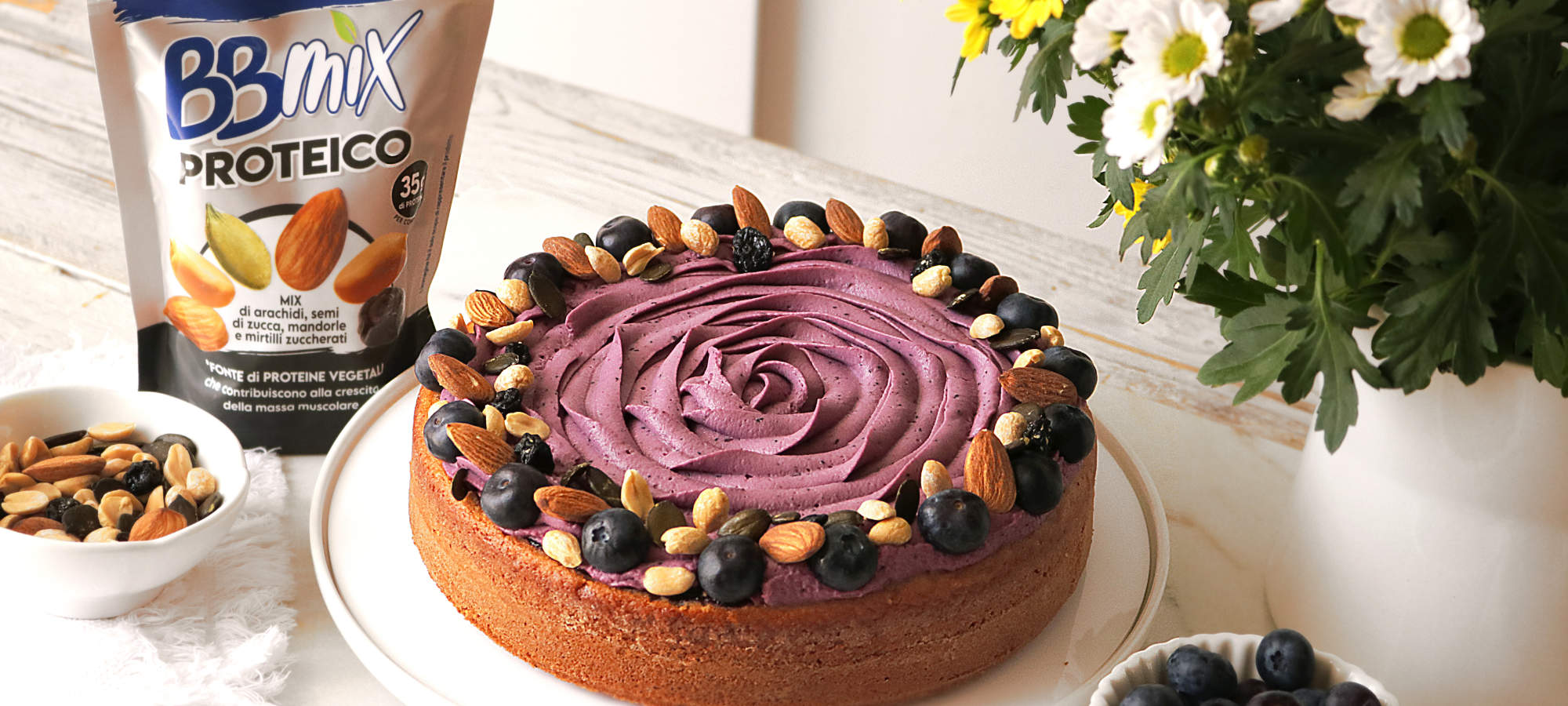 Torta con Frutta Secca Ventura e ganache ai Mirtilli